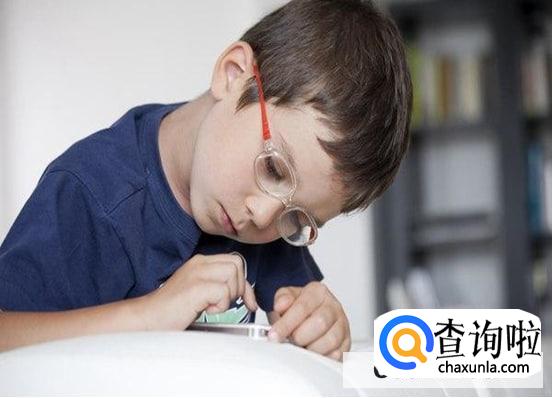 孩子近视是怎么引起的