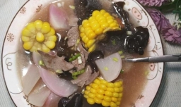 怎样做美味的玉米萝卜猪肝汤？