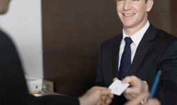 名片的递送礼仪