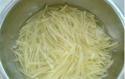 铁锅煮东西变黑怎么办