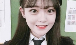 女学生长发 搭空气刘海