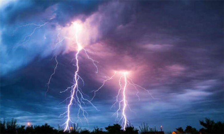 为什么会打雷闪电的原理