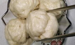 怎样做美味的白菜粉丝肉葫芦包子？