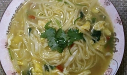 怎样做咖喱味儿鸡蛋枸杞汤面？