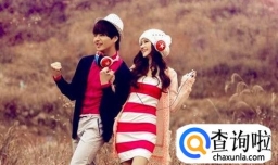 如何和女友提起接吻