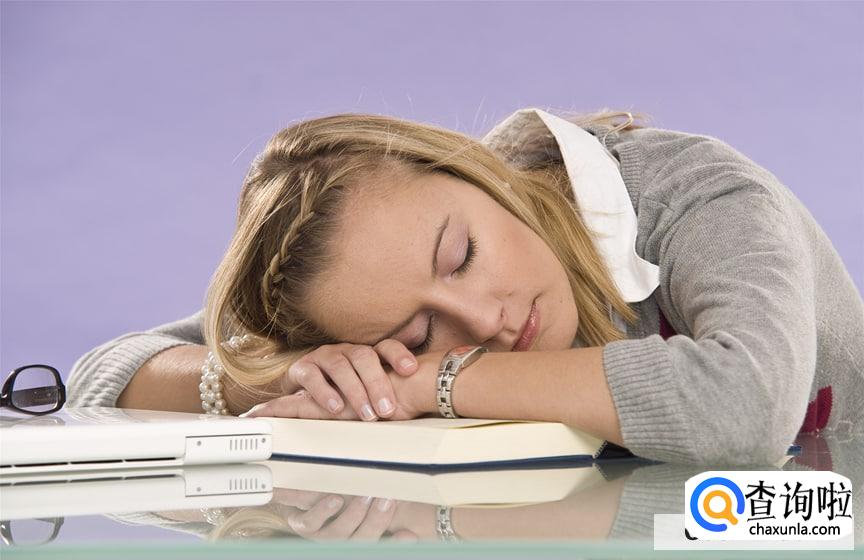 趴着睡手麻怎么回事