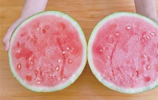 晚上切的西瓜吃不完怎么保存呢