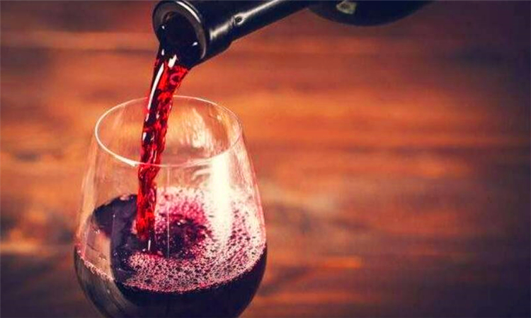 葡萄酒跟红酒有什么区别