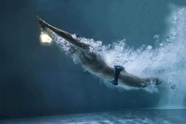 为什么游泳前需要拉伸