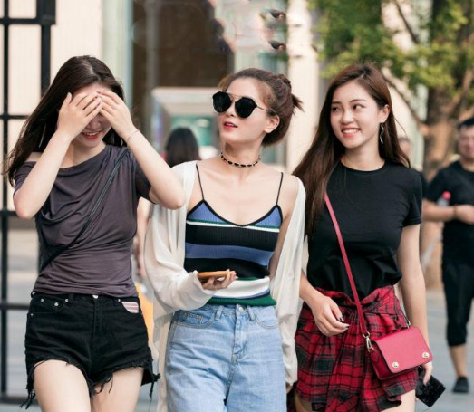 三个女人一台戏是什么意思