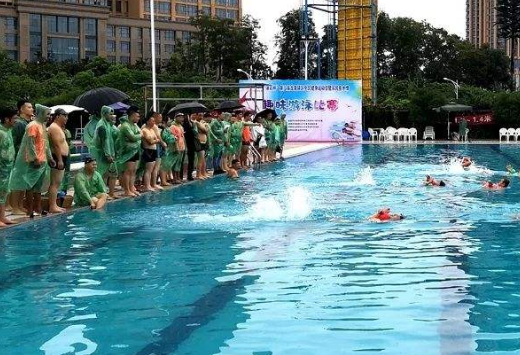 为什么下雨天不能游泳