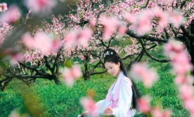 去年今日此门中人面桃花相映红这句话的含义是什么