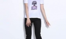 女装白色t恤配什么裤子