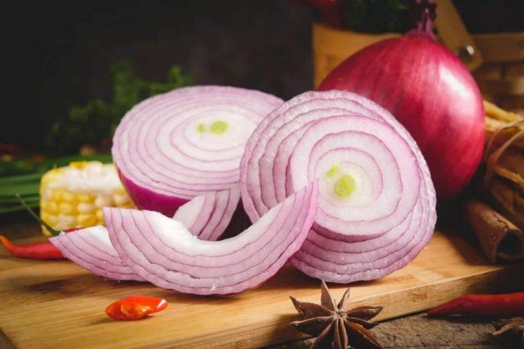 洋葱表皮烂了里面还能吃吗