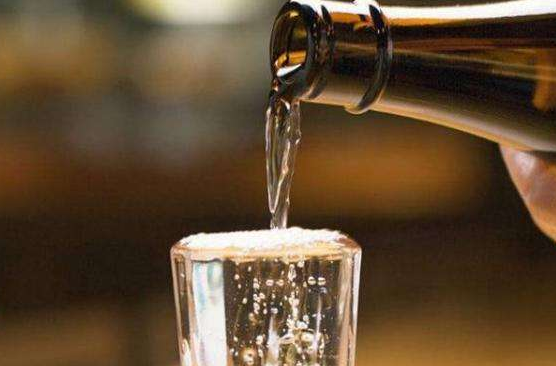 冬天喝白酒可以暖暖身子吗