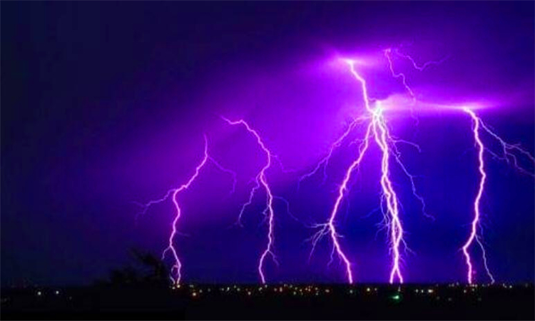 野外正确避雷方式