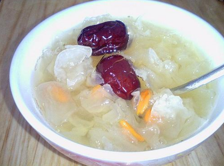 牛奶银耳红枣汤的做法