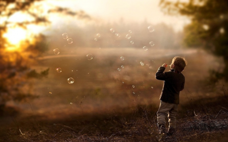 何姓男孩起名大全，何姓男宝宝取名，男孩何姓名字推荐