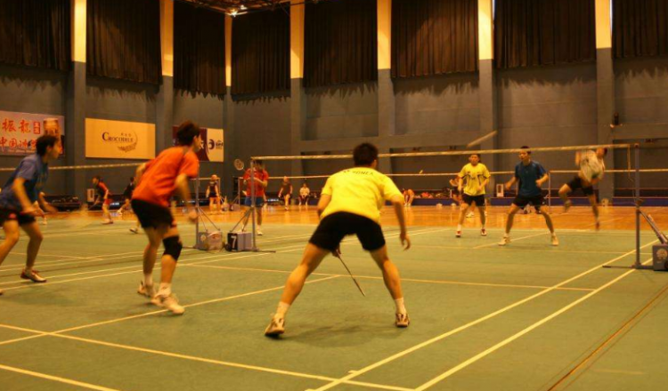 打羽毛球的技巧