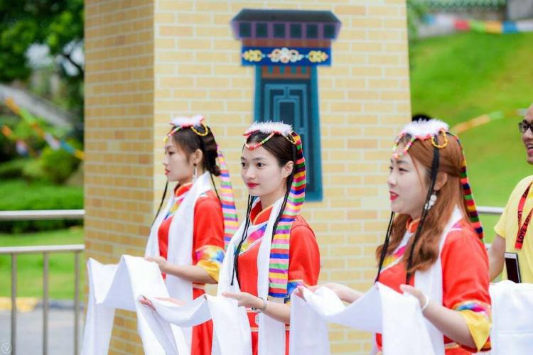 献哈达是哪个民族的礼节