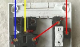 插座红黄蓝三线如何接