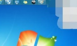 如何处理任务栏跑到屏幕上面去了