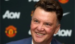 荷兰队主帅范加尔辞职（1/4决赛结束后）