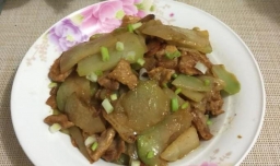如何做菜头炒肉？