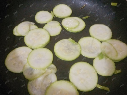 西葫芦汤的做法