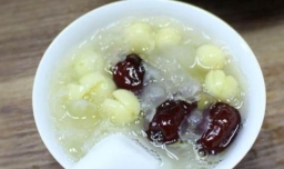 银耳莲子汤的做法