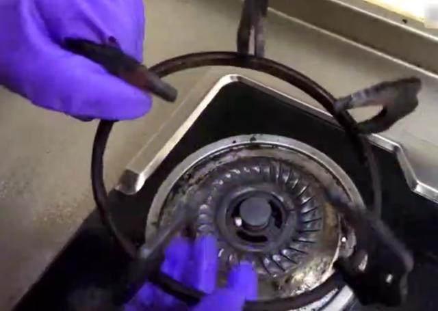 灶台上的油污怎么清理