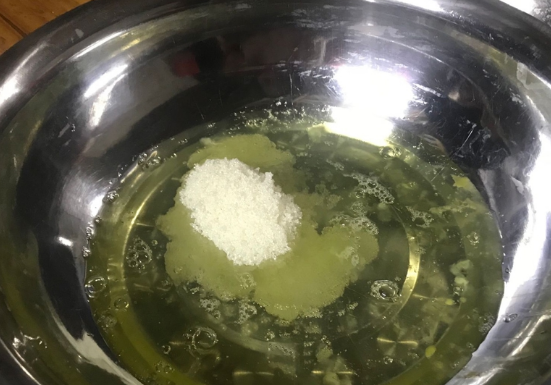 怎样快速把蛋清打成奶油状