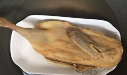 如何做炒鸭干好吃？
