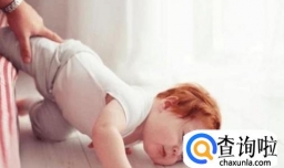 宝宝从床上摔下来，正确处理方法！