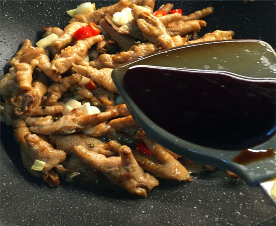 麻辣干锅鸡爪的家常做法