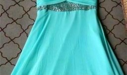 湖蓝色搭配什么颜色