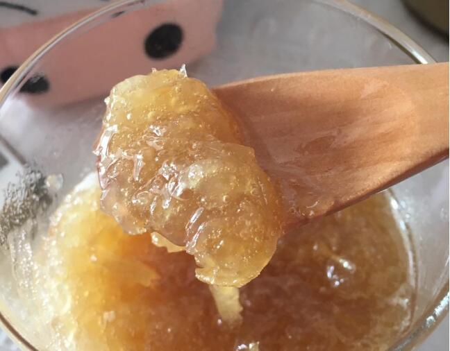 蜂蜜放冰箱里变成白色固体怎么办