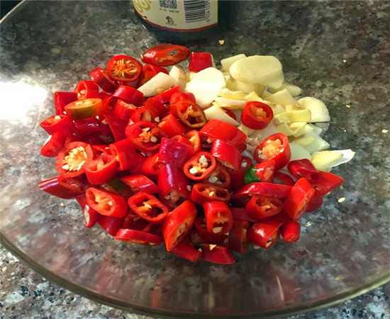 麻辣干锅鸡爪的家常做法