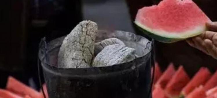 早穿皮袄午穿纱原因是什么