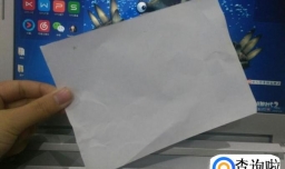 用卡纸制作圣诞树：