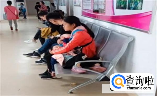 宝宝上颚发白怎么回事