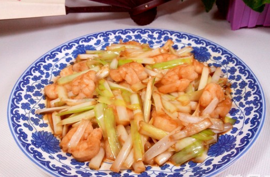 大蒜炒虾仁的家常做法