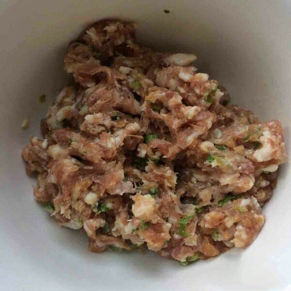 家常油炸豆皮卷肉的做法