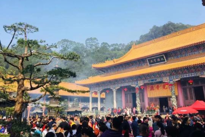 人声鼎沸的意思是什么