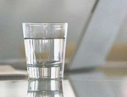 喝盐水的功效和作用