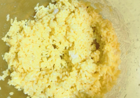 一粒一粒的黄金蛋炒饭做法