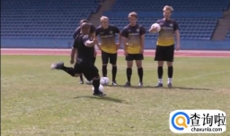 足球如何踢出弧线球