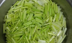 芹菜豆干肉丝的家常做法