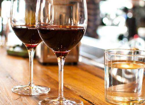 喝水跟喝酒有什么区别