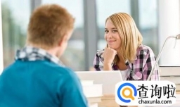 如何与比自己小的男生谈恋爱呢？